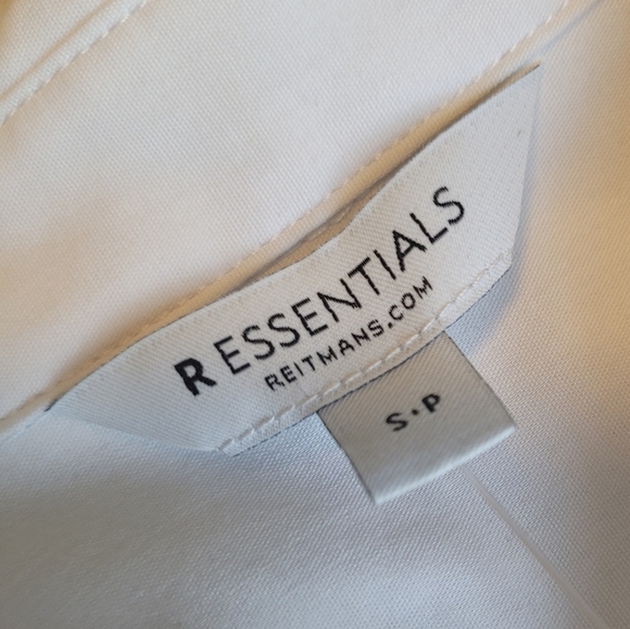REITMANS ESSENTIALS NWT Women's White Button Down Dress Shirt Size Small - Picture 6 of 9